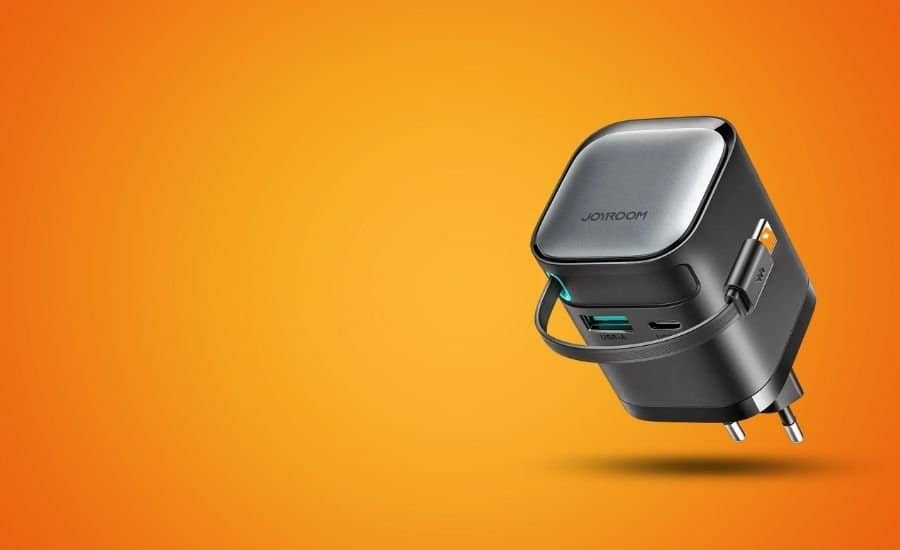 The RECCI RS36T Versatile 5-in-1 Charging Kit features a retractable cable design and supports Type-C, Lightning, and Micro USB ports for fast and organized charging. (3)